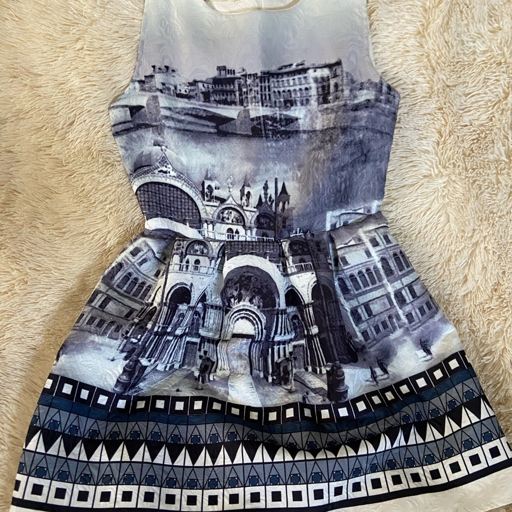 Sleeveless print dress